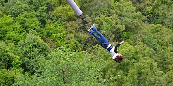 Le saut à l'élastique, l'activité à partager avec sa famille !