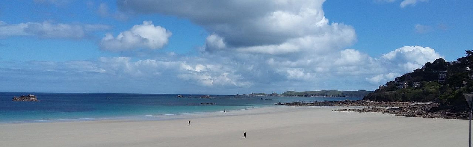 Perros-Guirec vous tend les bras pour vos congés d'été !