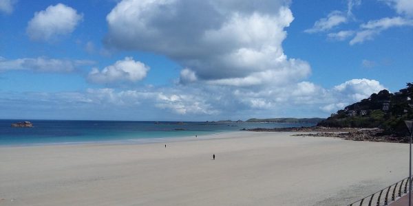 Perros-Guirec vous tend les bras pour vos congés d'été !