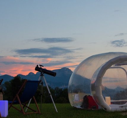 Une expérience unique : dormir sous les étoiles dans une bulle en plein cœur du Jura